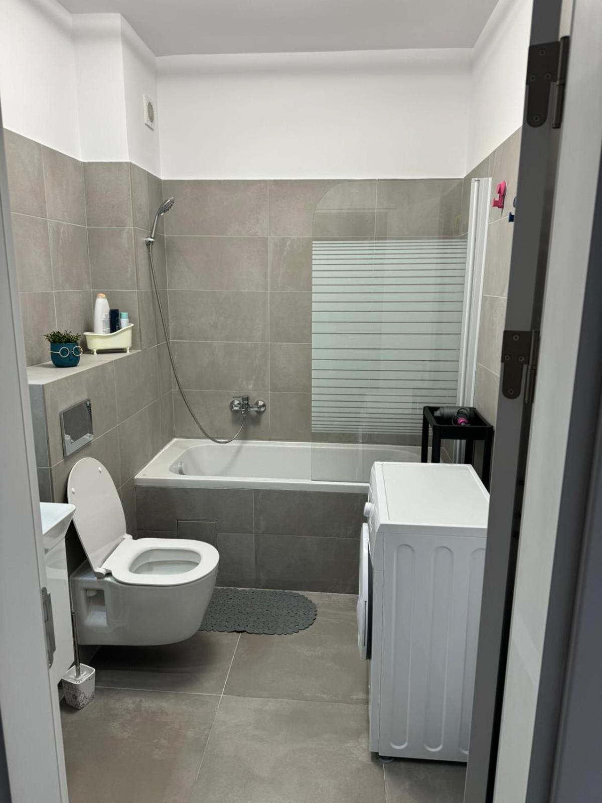 The Moon View Apartment Bucureşti Exterior foto